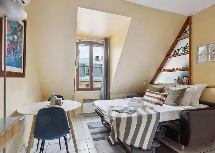 Eiffel Tower & Faubourg - 1br - Cityapartmentstay شقة *